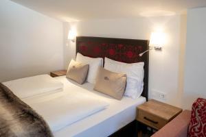 Letto o letti in una camera di Hotel Zehnerkar & Hotel Obertauern