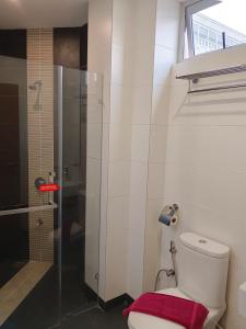 Bilik mandi di Fuller Hotel