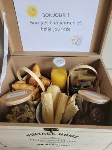 a box filled with different types of food at Parenthèse et spa à deux pas de la place Stanislas in Malzéville
