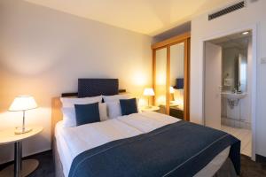 Postel nebo postele na pokoji v ubytování Garner Hotel Rüsselsheim by IHG + 65 fotografií