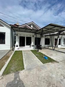 Το κτήριο όπου στεγάζεται  η παραθεριστική κατοικία