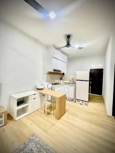 Η κουζίνα ή μικρή κουζίνα στο Modern House with 2 Bedrooms