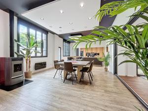 a dining room with a table and some plants at LOFT Terrasse avec SPA proche centre historique in Montluçon