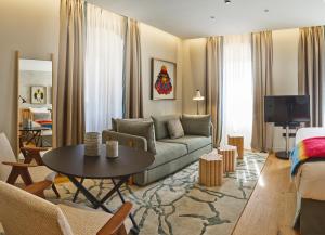 a living room with a couch and a table at Palacio de Samaniego in Samaniego