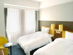 เตียงในห้องที่ Prince Smart Inn Nagoya Sakae