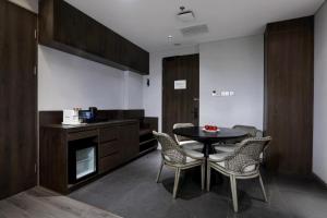 Kuchyň nebo kuchyňský kout v ubytování Grand Aston Puncak Hotel & Resort