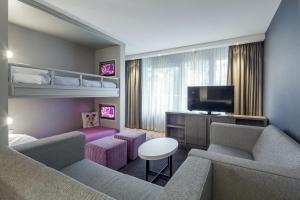 TV a/nebo společenská místnost v ubytování Van der Valk Hotel Haarlem