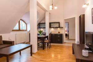 Kuchyňa alebo kuchynka v ubytovaní udanypobyt Apartament z Basenem