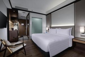 Postel nebo postele na pokoji v ubytování Grand Aston Puncak Hotel & Resort