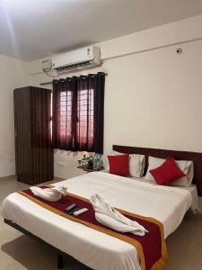 Postel nebo postele na pokoji v ubytování Hotel Prakrathi Residency