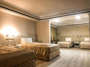Postel nebo postele na pokoji v ubytování Doitsu Hotel