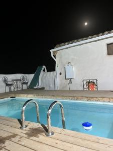 Basen w obiekcie Cortijo Calma - Countryside Peace & Tranquility lub w pobliżu