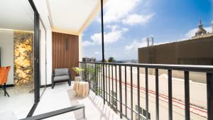 En balkon eller terrasse på Luxury home & beach Alicante