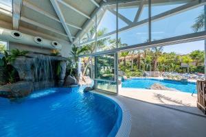 Bazén v ubytování La Siesta Salou Resort & Camping nebo v jeho okolí