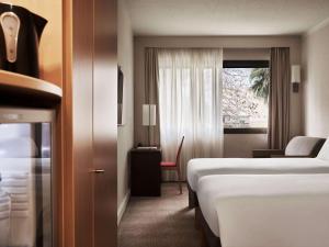 Postel nebo postele na pokoji v ubytování Novotel Athens