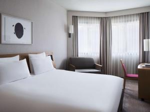 Postel nebo postele na pokoji v ubytování Novotel Athens
