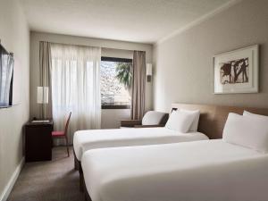 Postel nebo postele na pokoji v ubytování Novotel Athens
