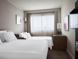 Postel nebo postele na pokoji v ubytování Novotel Athens