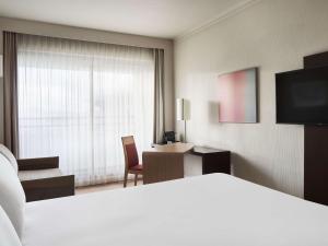 Postel nebo postele na pokoji v ubytování Novotel Athens