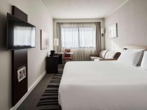 TV a/nebo společenská místnost v ubytování Novotel Athens