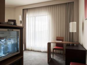 TV a/nebo společenská místnost v ubytování Novotel Athens