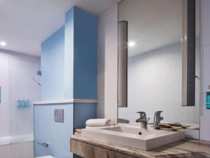 Koupelna v ubytování Novotel Athens