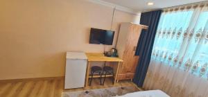 TV a/nebo společenská místnost v ubytování Dila Apart Hotel