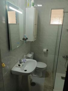 Et badeværelse på Apartamento cerca del casco histórico de Tarifa