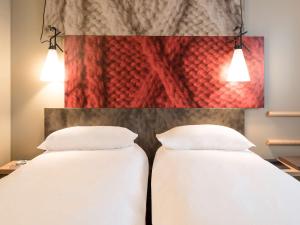 Un ou plusieurs lits dans un hébergement de l'établissement ibis Saint Germain en Laye Centre