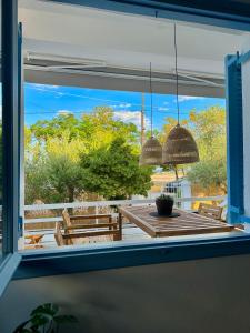 Μπαλκόνι ή βεράντα στο Assamaris Beachfront House