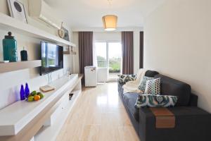 TV a/nebo společenská místnost v ubytování Villa Lalaland ЕСО Retreat