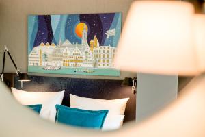 Ein Sitzbereich in der Unterkunft Motel One Ulm