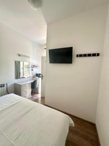 TV a/nebo společenská místnost v ubytování Sea View Room Macolic