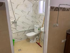 a bathroom with a toilet and a sink at العقارية in Beni Enzar