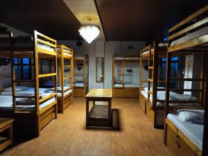 A bed or beds in a room at Jungle by sturmfrei Pushkar