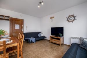 TV a/nebo společenská místnost v ubytování Apartamenty - Krynica Morska Gdańska