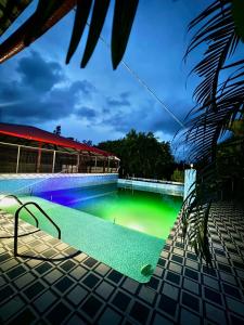 Bazén v ubytování Coorg Nest Cottages By Dreamy Vacations nebo v jeho okolí