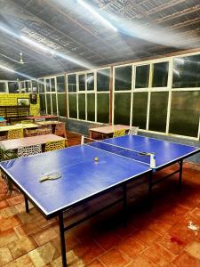 Stolní tenis v ubytování Coorg Nest Cottages By Dreamy Vacations nebo okolí