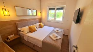 Postel nebo postele na pokoji v ubytování Villa S&L Srima Vodice + 35 fotografií