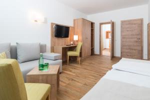 Letto o letti in una camera di Hotel Zur Post