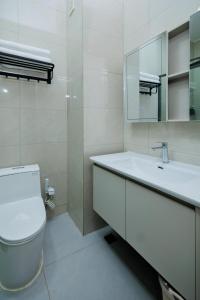 Koupelna v ubytování UCHA Hotel & Suites