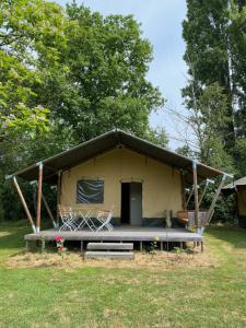 Zahrada ubytování Glamping tent in oase van groen