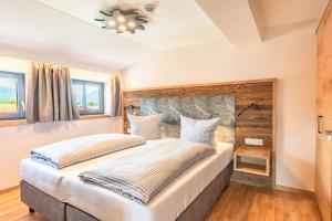 Postel nebo postele na pokoji v ubytování Hotel Alpensonne