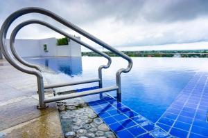 Bazén v ubytování One Tagaytay Place Hotel Suites OFFICIAL ACCOUNT nebo v jeho okolí