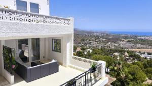 - un balcon offrant une vue sur l'océan dans l'établissement Casa Muk, à Calp