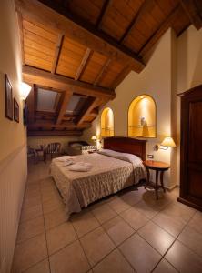 Postel nebo postele na pokoji v ubytování Locanda La Comacina + 37 fotografií