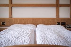 Postel nebo postele na pokoji v ubytování Hotel Parnass