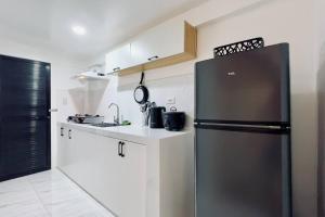 Η κουζίνα ή μικρή κουζίνα στο 2 Beds Spacious Centrally Located Loft Apartment