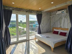 Postel nebo postele na pokoji v ubytování V A C Haven Viet Nam 1