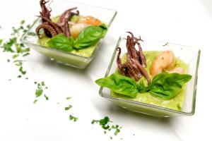 two clear glass containers filled with shrimp and lettuce at Hotel Villa Margherita in Quercianella